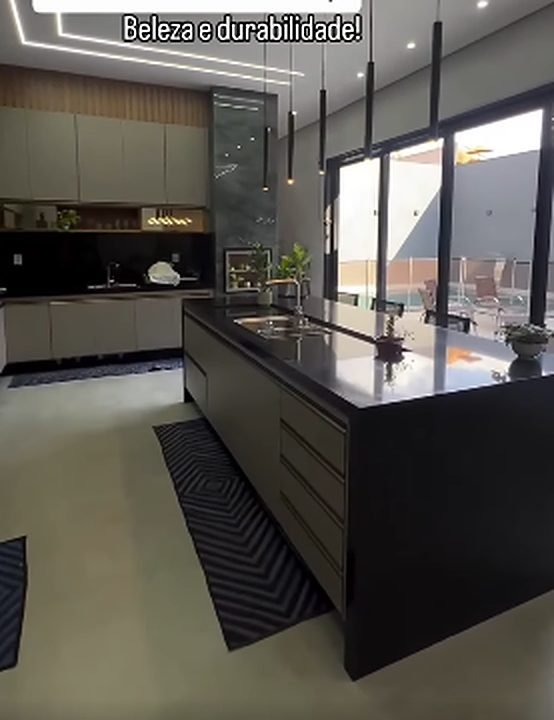 Ilha de cozinha em granito Preto São Gabriel polido